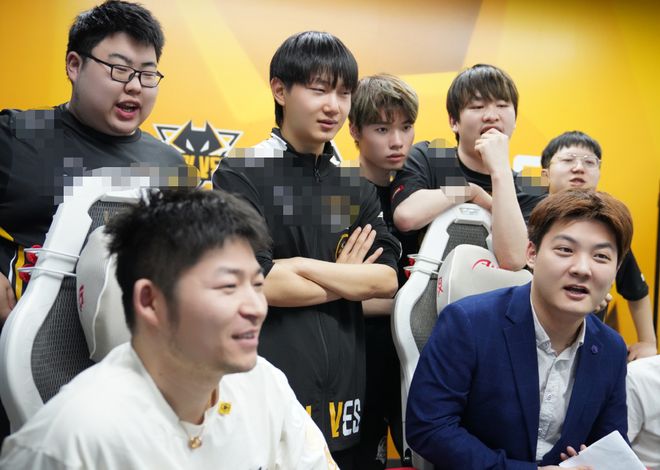 【攻略】想玩LOL手游快人一步，那得先重温这个英雄怎么玩